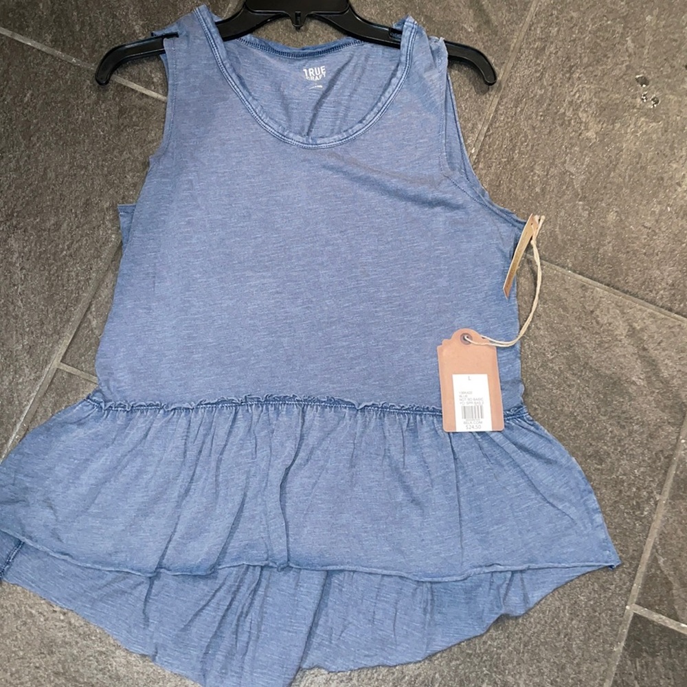 True Craft large ruffle bottom tank NWT
